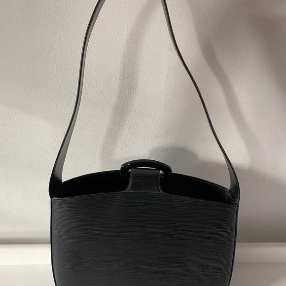 Louis Vuitton Reverie Leather Bag - Picture 5 of 16